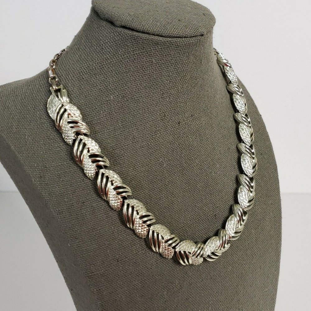 Silver Tone Textured Link Necklace 18" Length - Picture 4 of 8